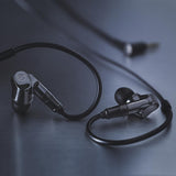 Fones de ouvido intra-auriculares com driver híbrido Audio-Technica ATH-IEX1